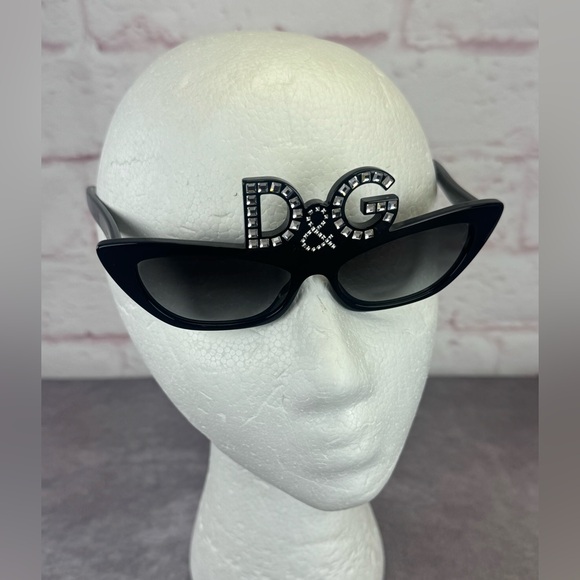 D&G Dolce & Gabbana Black Cat-Eye Sunglasses Silver Accents - Picture 1 of 13